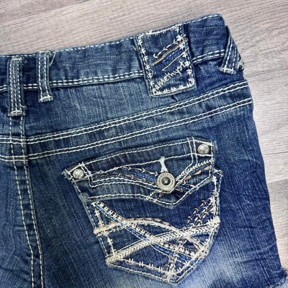 Low Rise Jean Shorts with Back Pockets Stitching Size 3 Y2K 00s Style - Picture 4 of 7